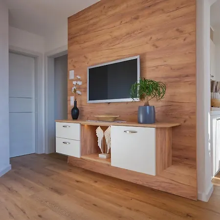 Holzer Apartment *